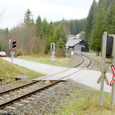 Auflassung oder Umrüstung in technisch gesicherte Eisenbahnkreuzungen an der Thermenbahn